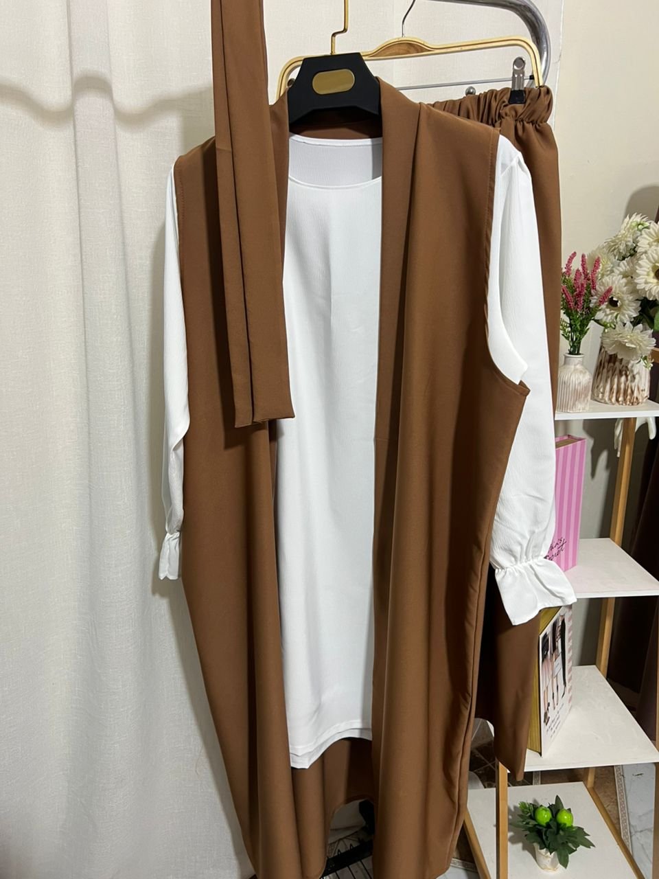 الطقم البني